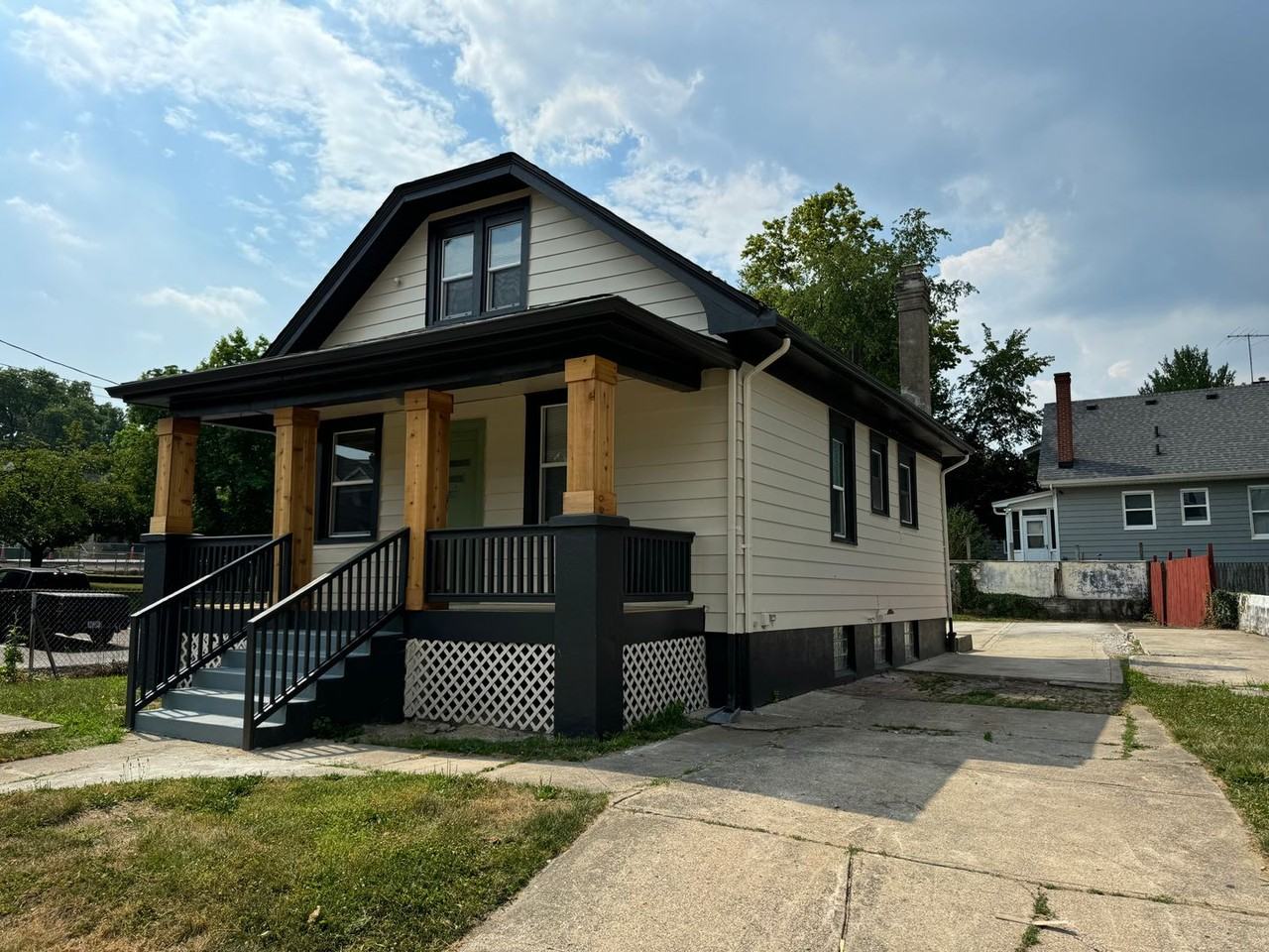 5711 Prentice St - Photo 2 of 20