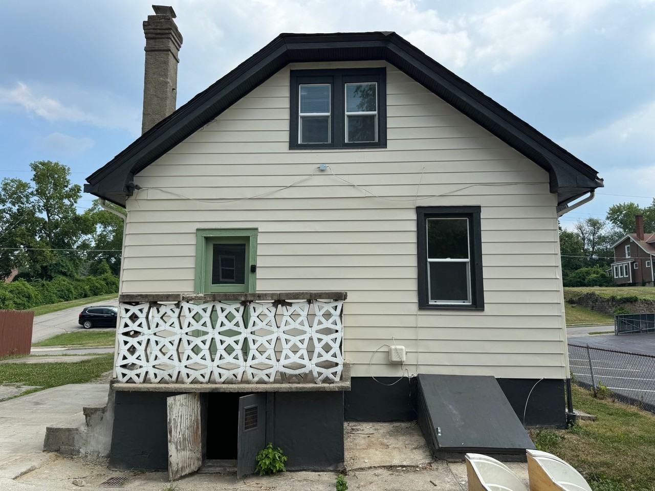 5711 Prentice St - Photo 3 of 20