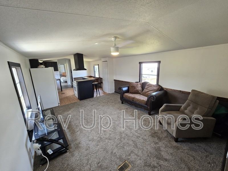 127 Fred Dr - Photo 3 of 6