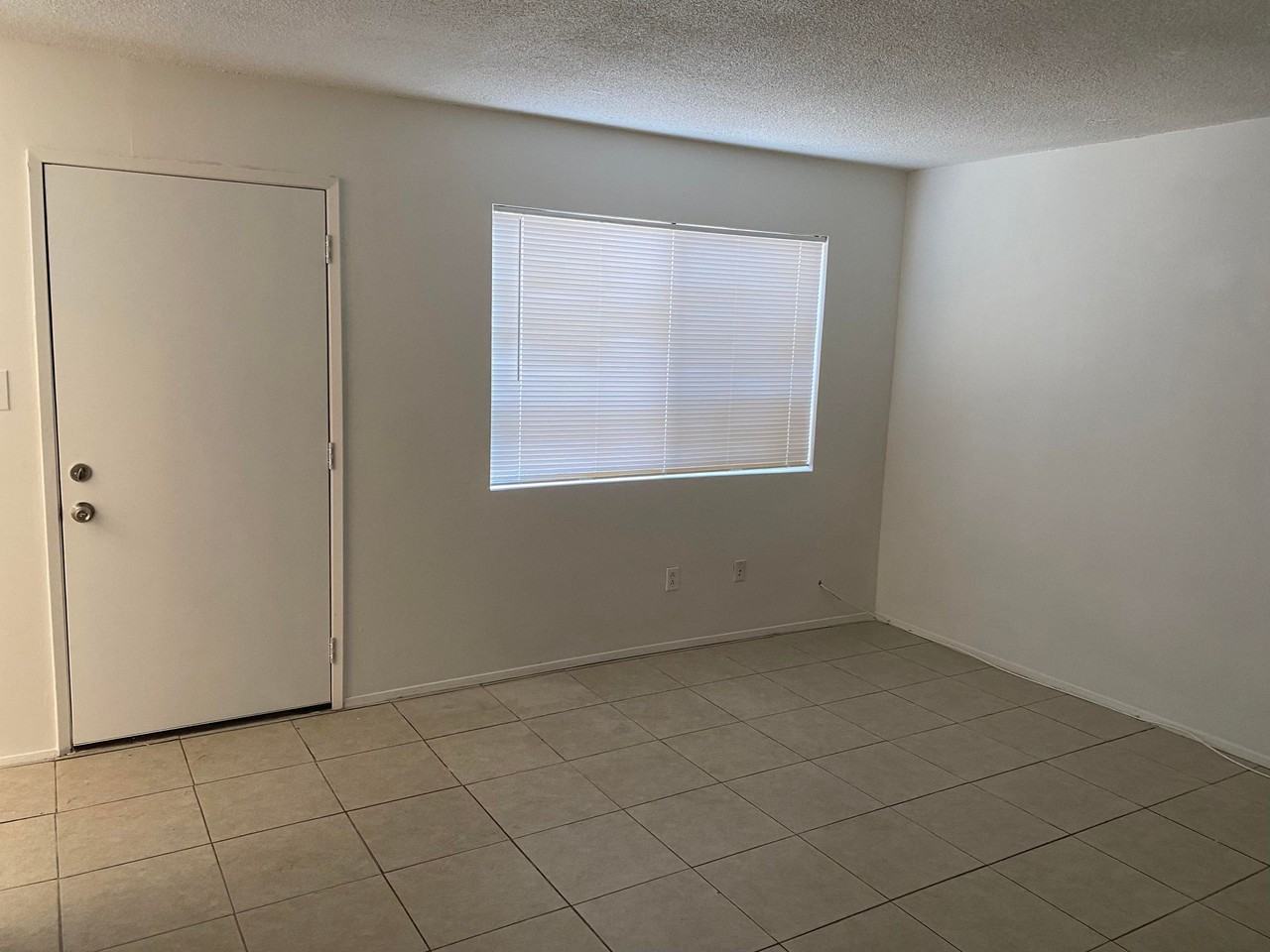 3913 Soranno Ave #B - Photo 5 of 6