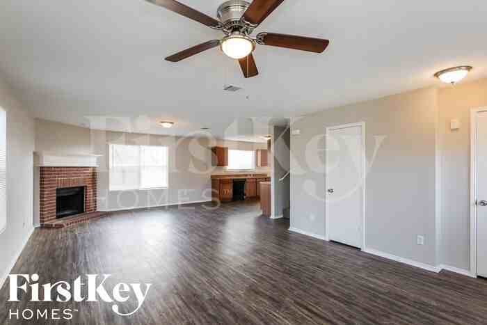 348 Blairwood Dr - Photo 2 of 15