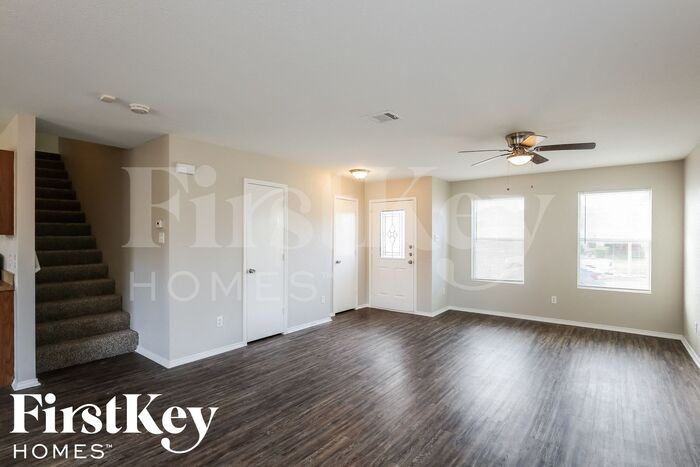 348 Blairwood Dr - Photo 3 of 15