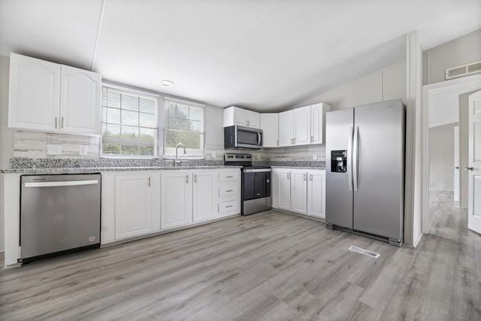 128 Peridot Dr - Photo 3 of 40