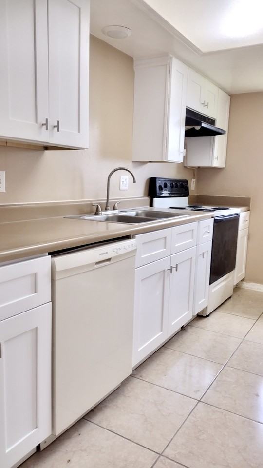 1348 W Evans Cir #B - Photo 4 of 24