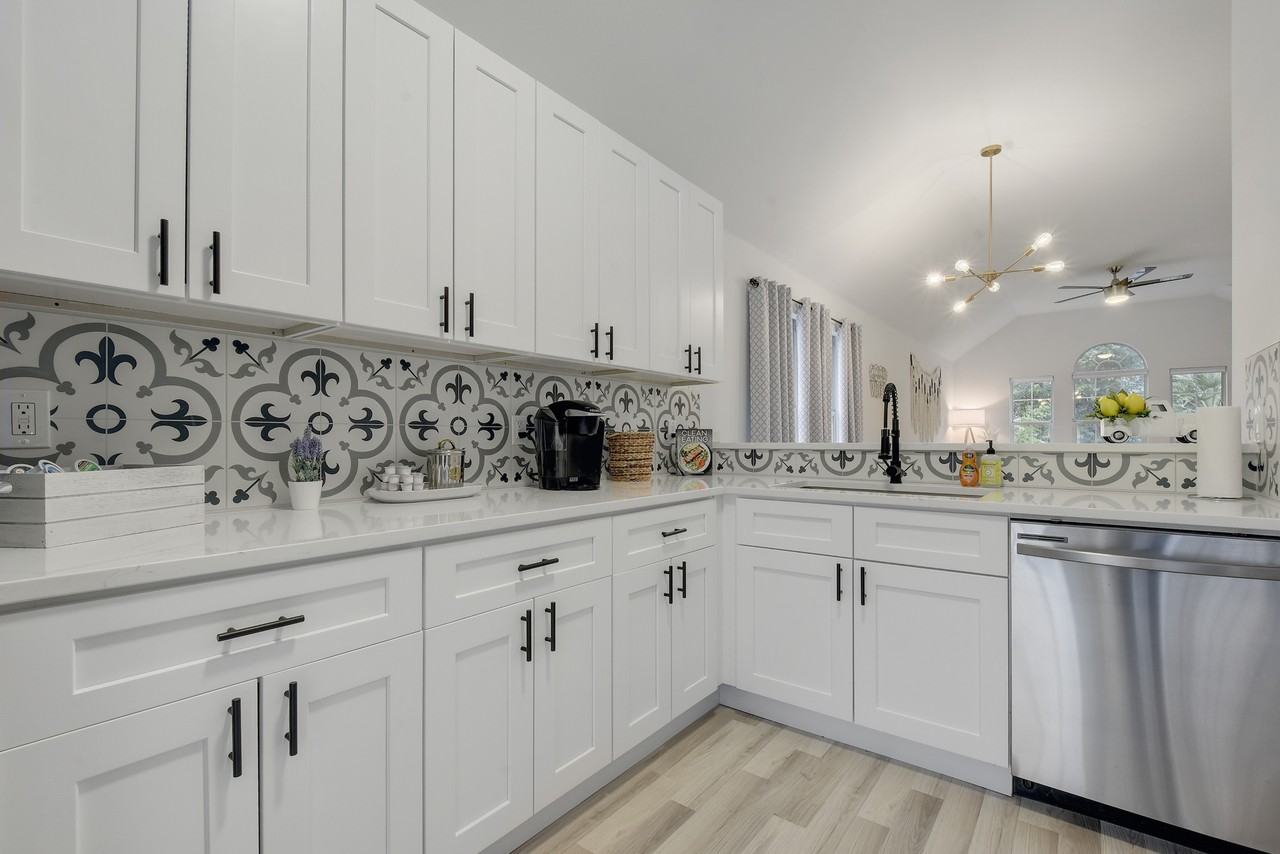 5225 Walnut Grove Ct #NA - Photo 3 of 23