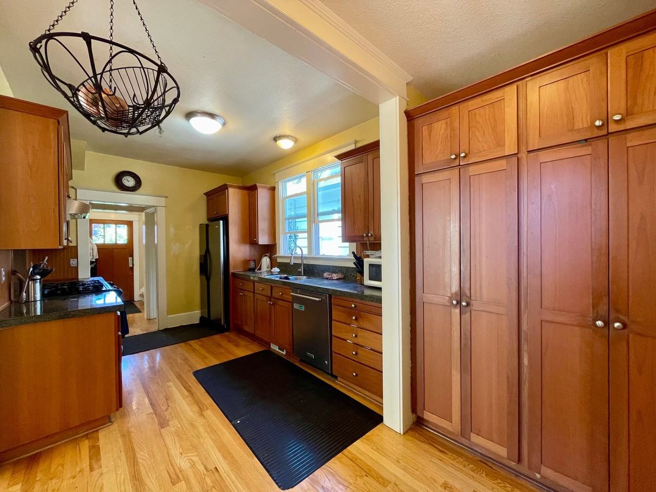 121 Ne Mason St - Photo 5 of 33
