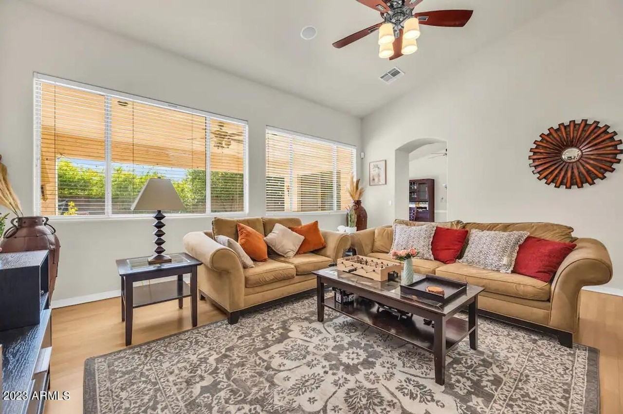 5203 E Wallace Ave - Photo 3 of 31