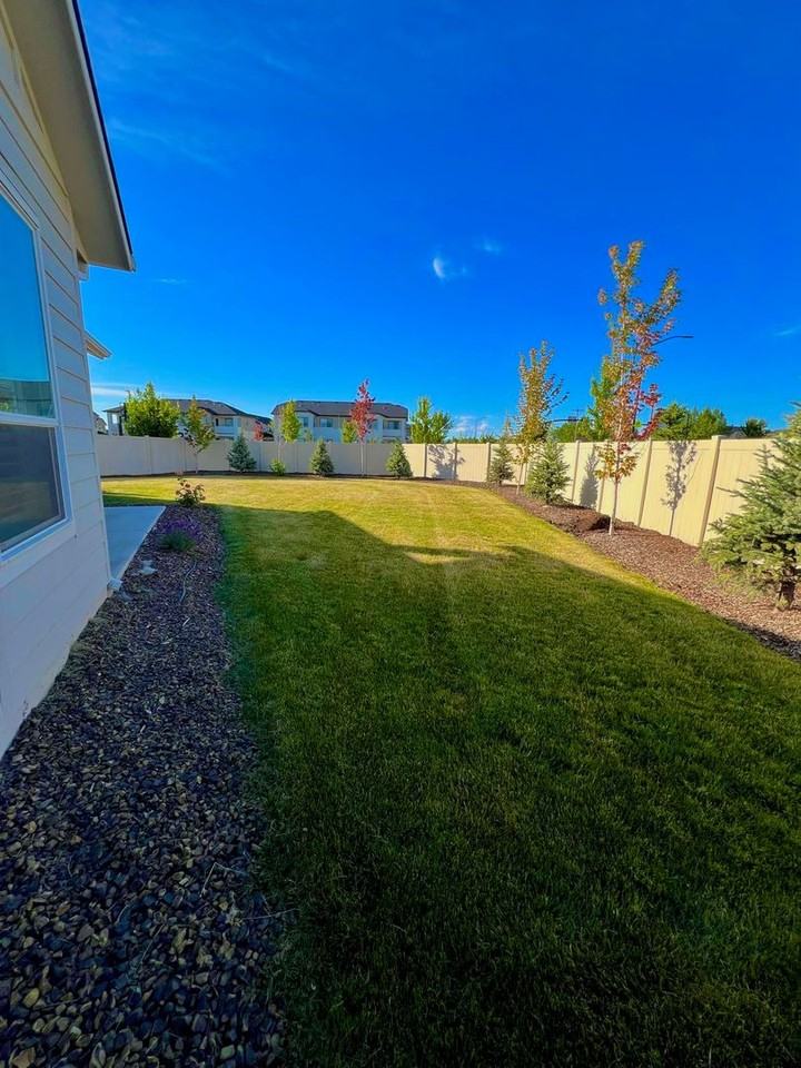 5518 N Maplestone Ave - Photo 4 of 38
