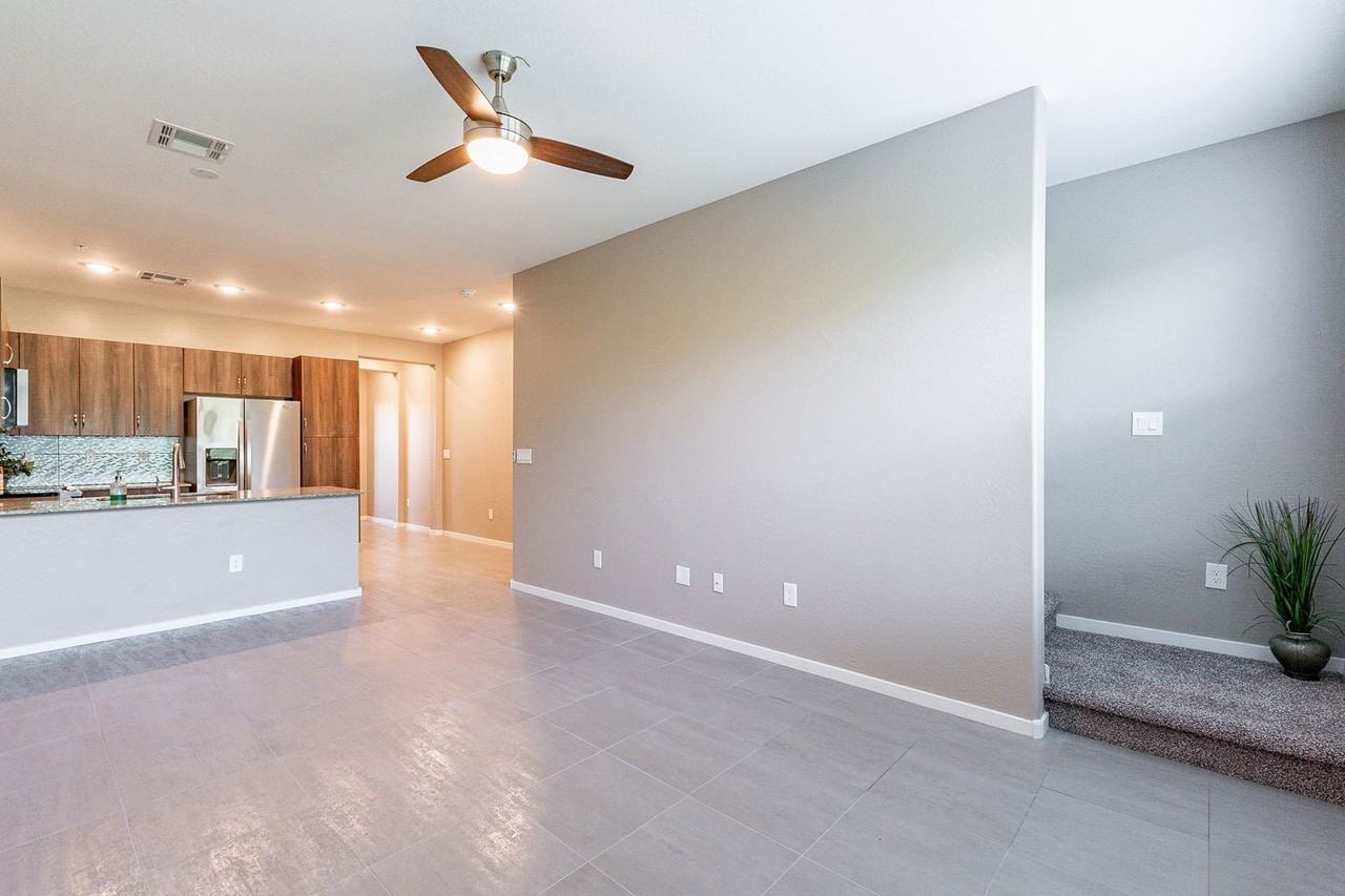 2334 E Huntington Dr - Photo 3 of 32