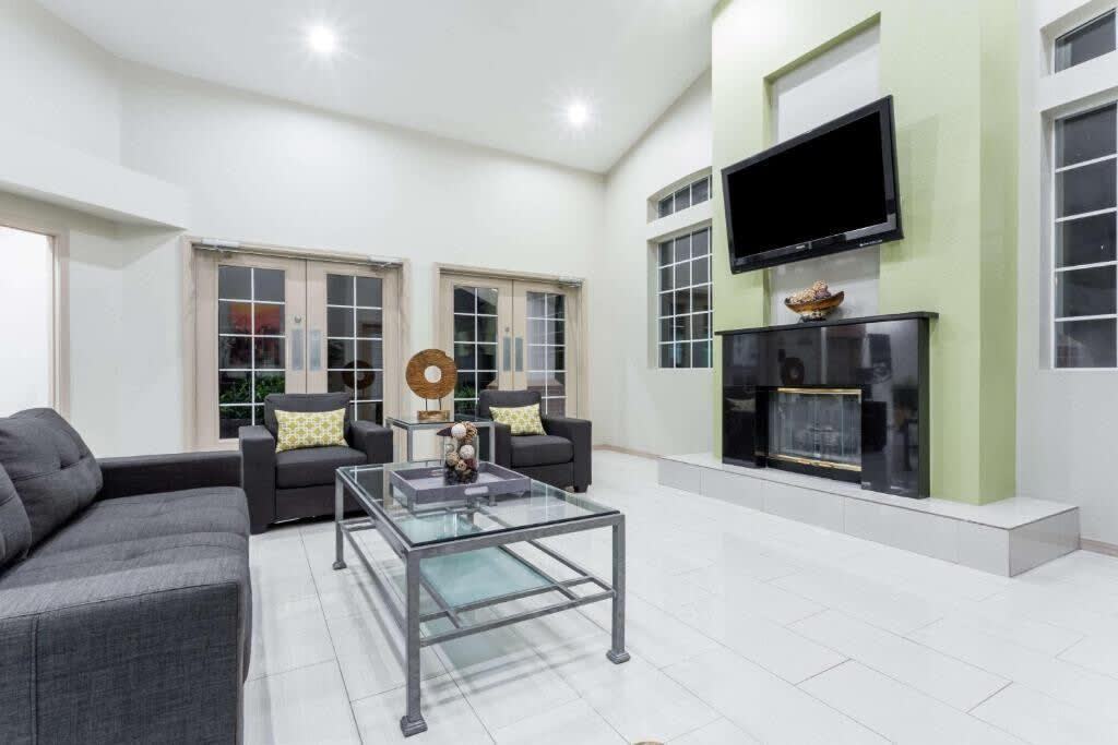 5858 West Chandler Boulevard - Photo 7 of 18