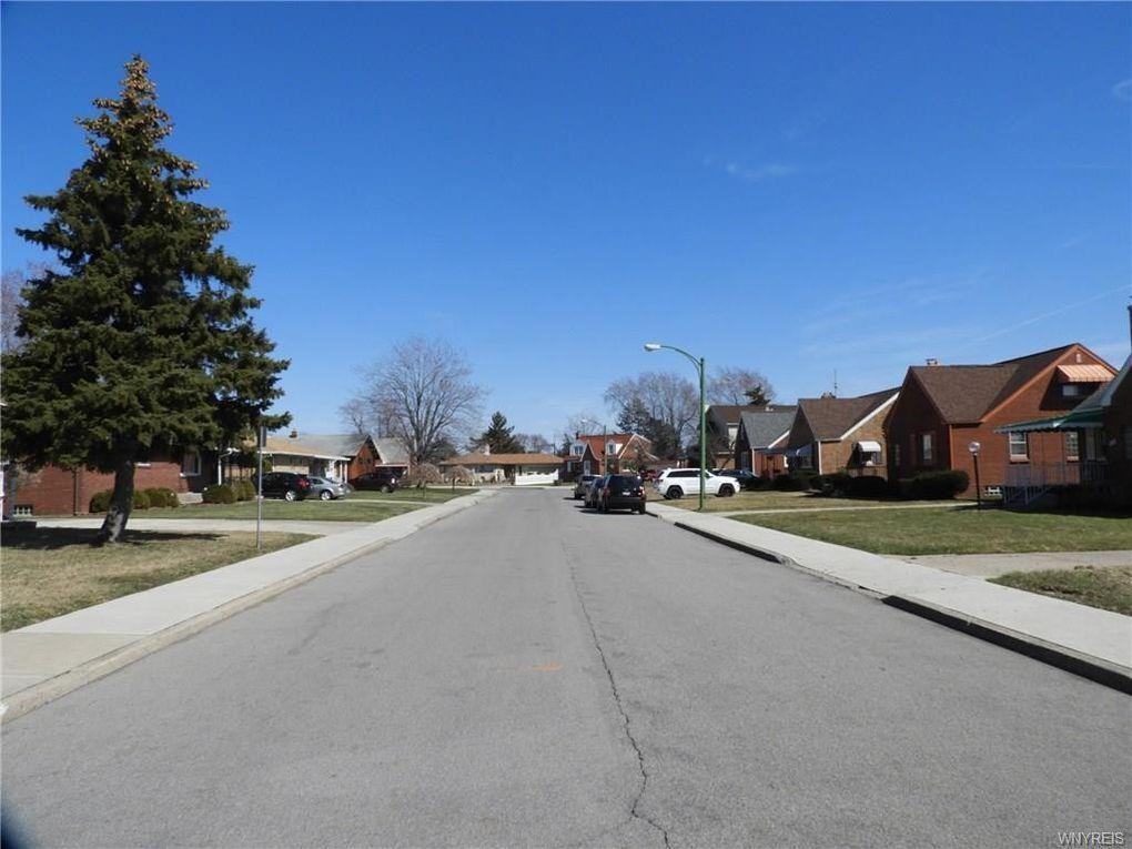 133 Tudor Rd - Photo 3 of 13