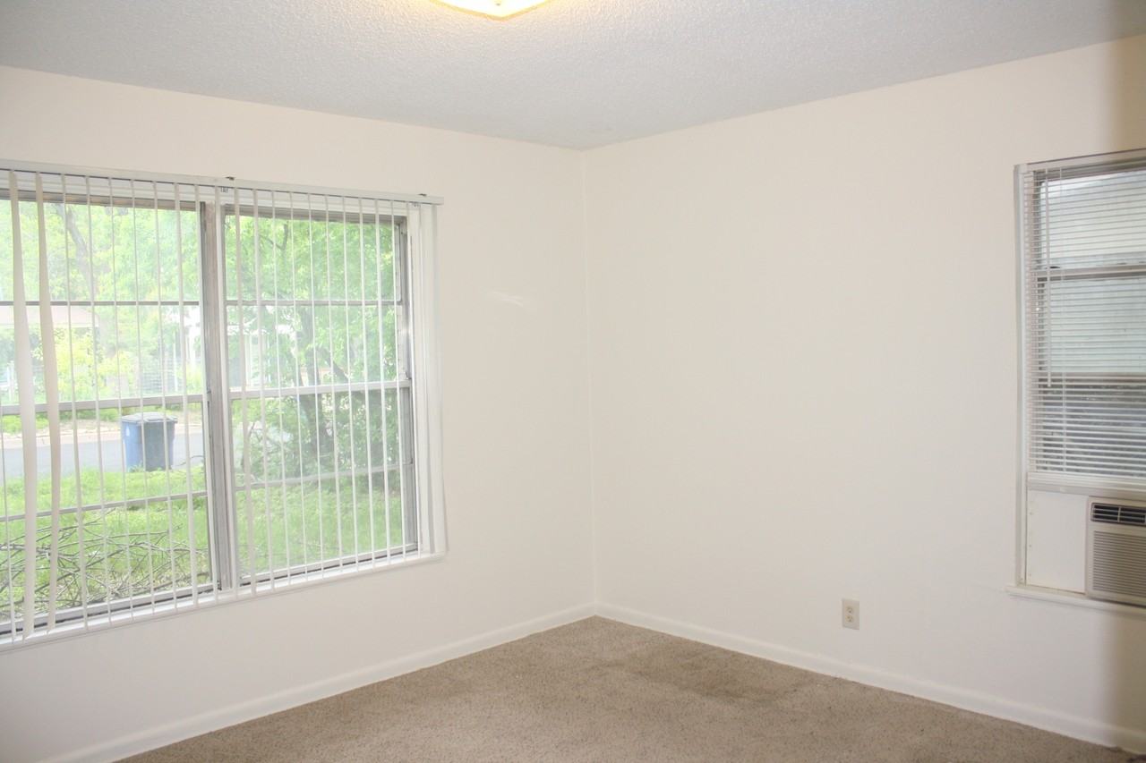 501 Wilmes Dr - Photo 5 of 14