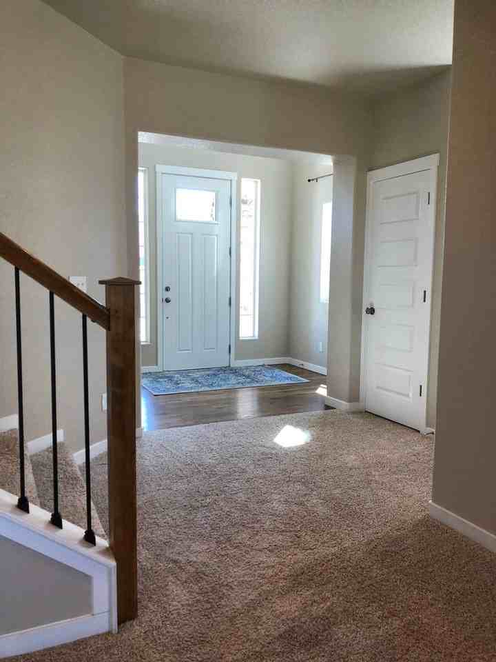 6996 Tullamore Dr - Photo 4 of 42