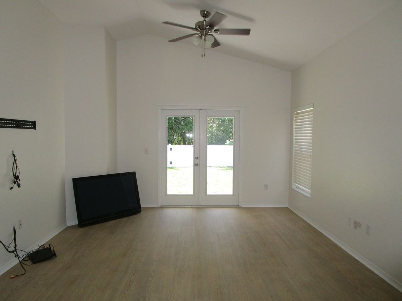 5823 Meadowpark Pl - Photo 4 of 14