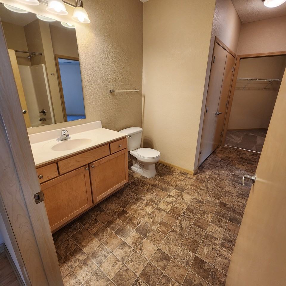 36th & Hwy 100 #512 - Photo 4 of 17