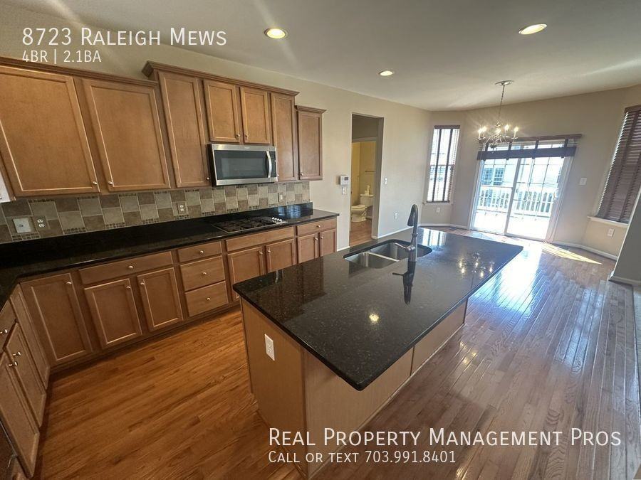 8723 Raleigh Mews - Photo 3 of 38