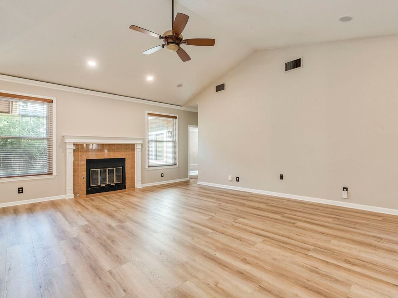 808 Timber Trl - Photo 3 of 38