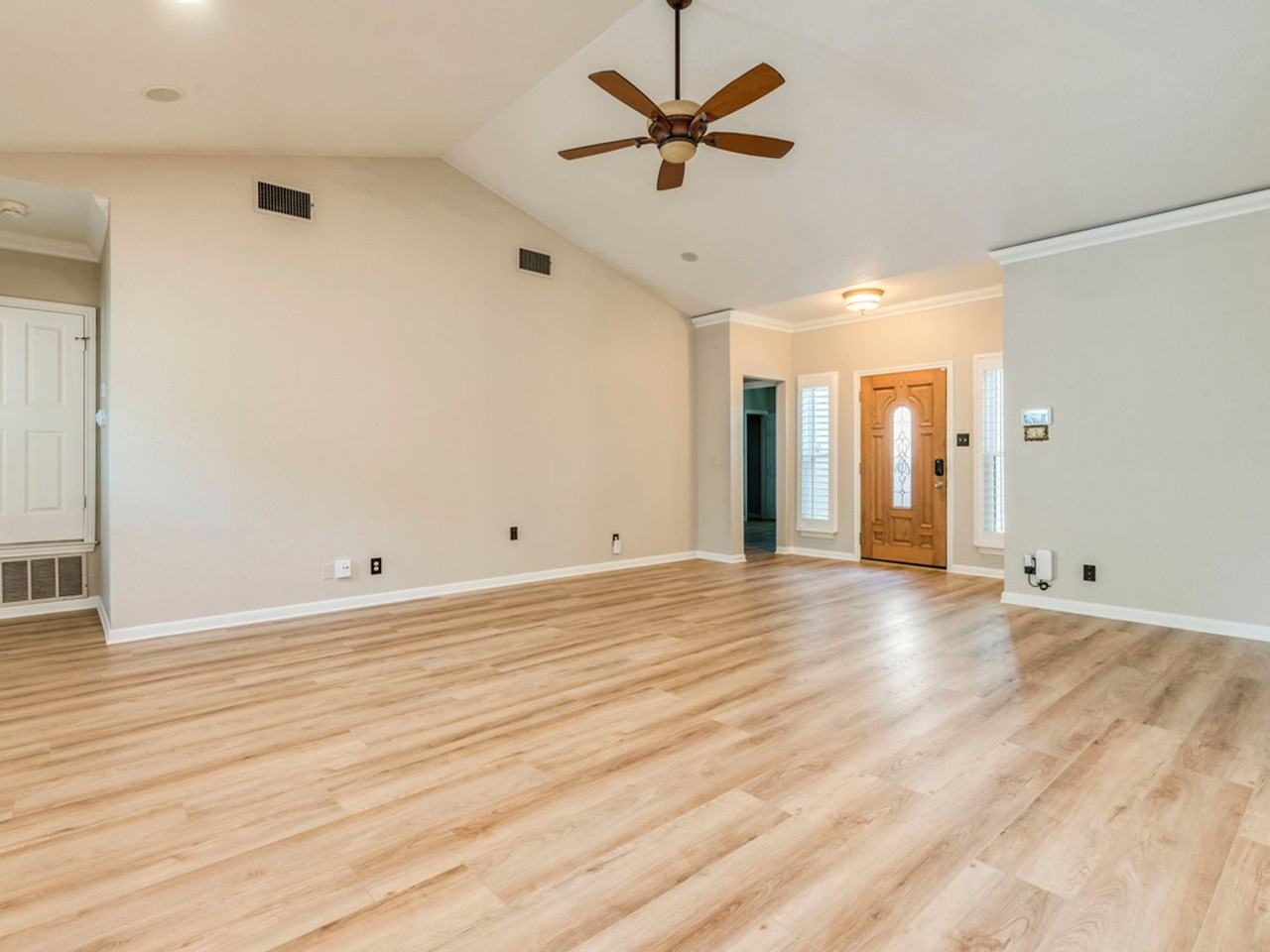 808 Timber Trl - Photo 4 of 38