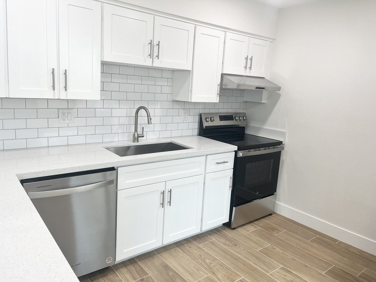 2025 N Richland St #B - Photo 2 of 18
