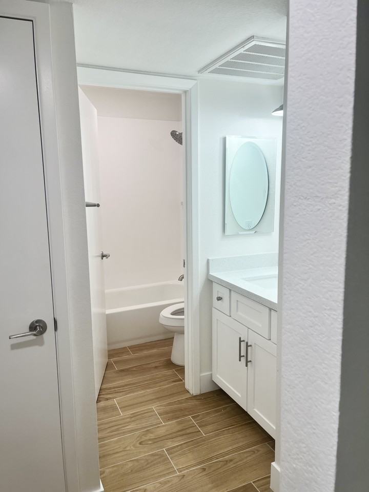 2025 N Richland St #B - Photo 5 of 18