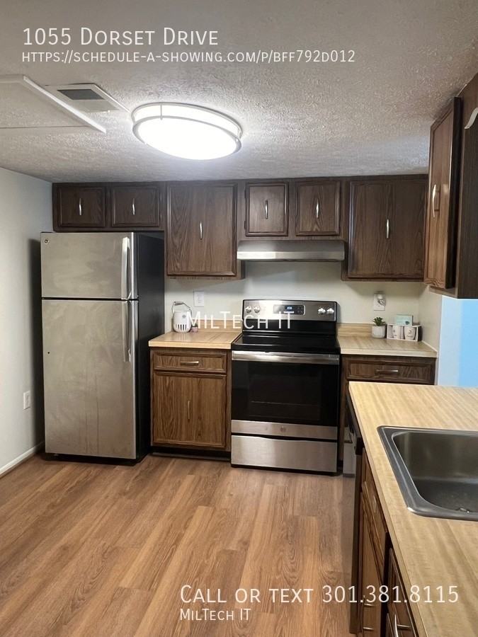 1055 Dorset Dr - Photo 3 of 12