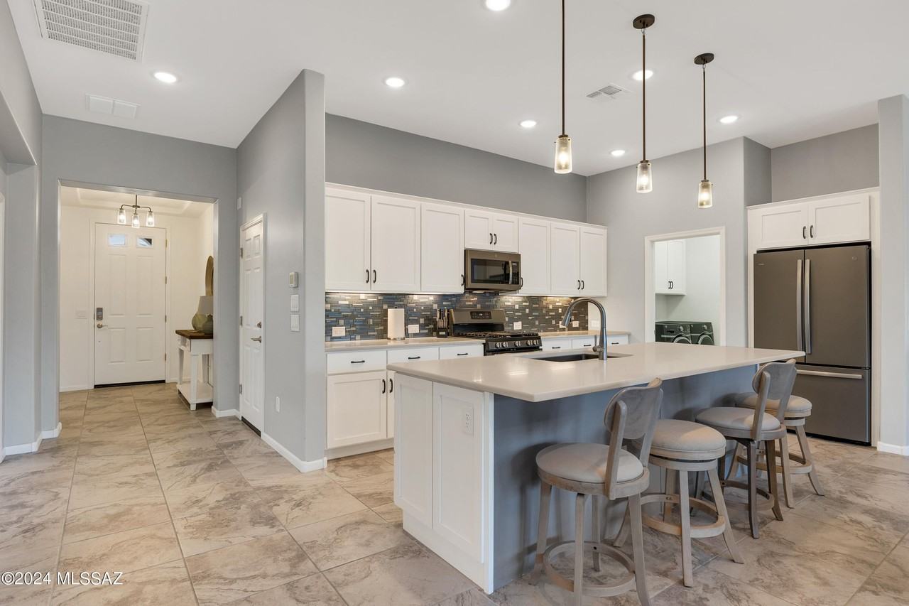 39589 South Summerwood Drive - Photo 4 of 44