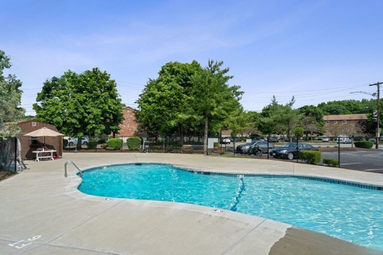 14 Bryon Rd - Photo 6 of 10
