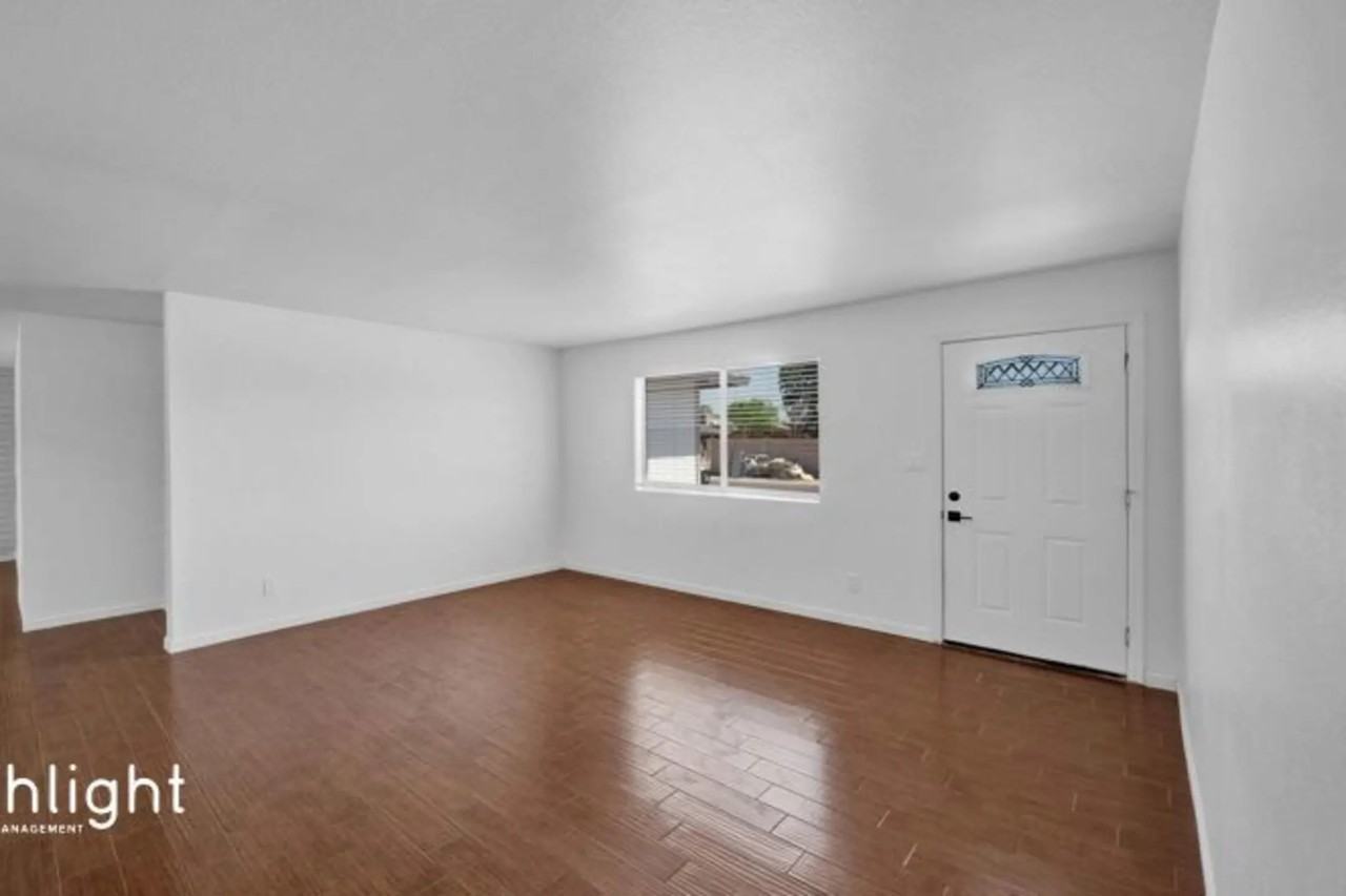 3602 N 86th Ave - Photo 2 of 13