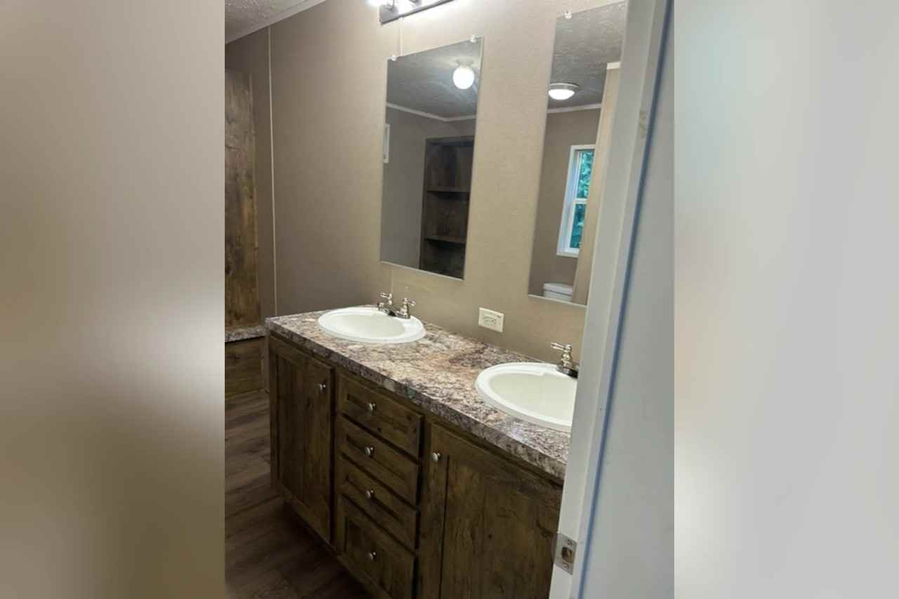 101 Knight St - Photo 3 of 8