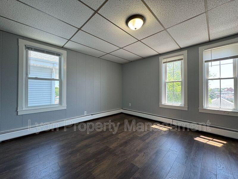 15 Phoenix St #5 - Photo 3 of 7