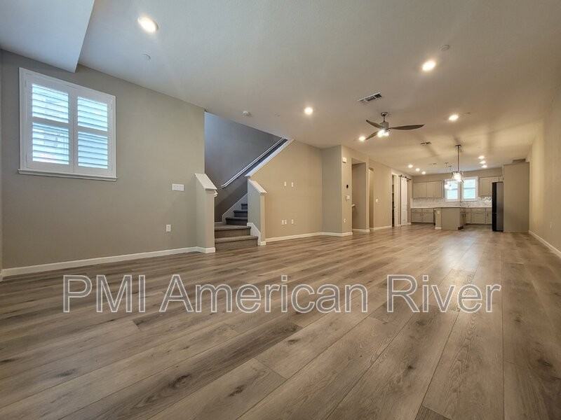 2946 Toulouse Walk - Photo 3 of 31