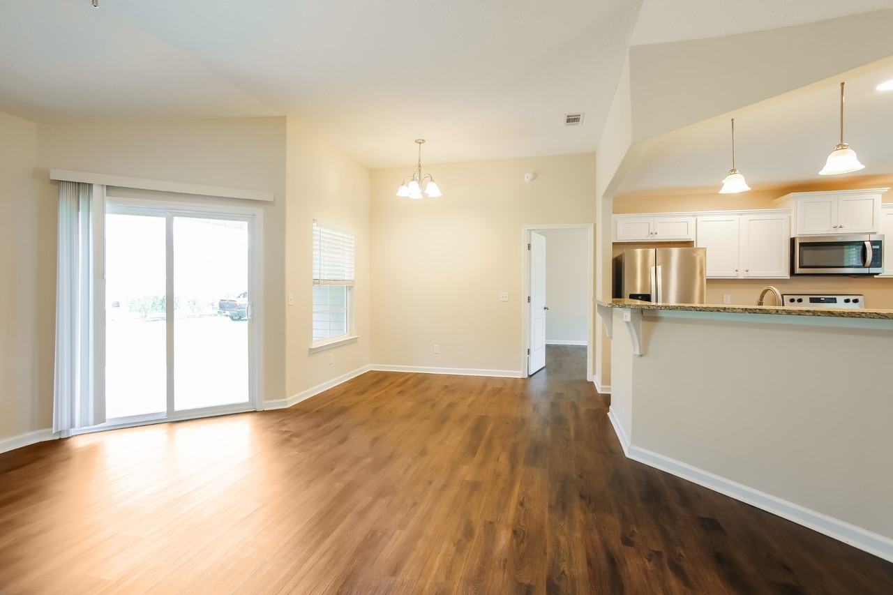 308 Pecan Point Dr - Photo 6 of 17
