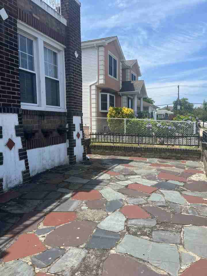 162 West Hudson Street #Main - Photo 2 of 20