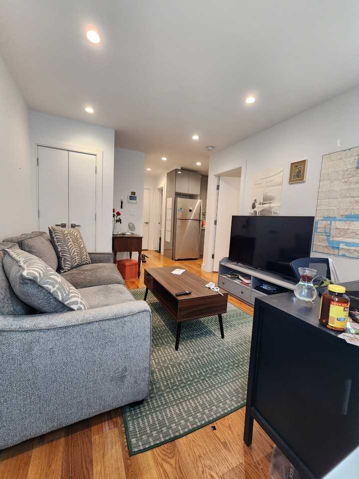 127 E 36th St #2A - Photo 2 of 6