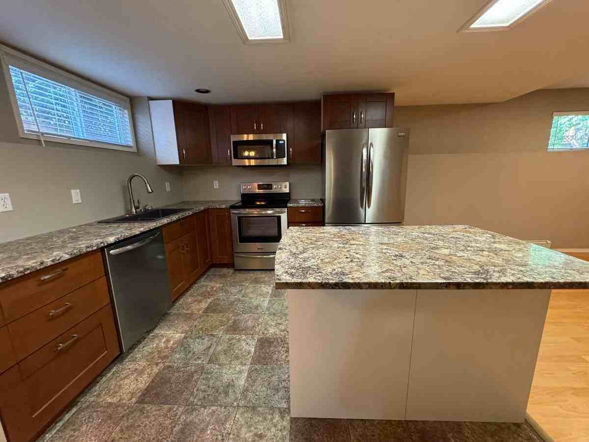 20927 115 Avenue - Photo 3 of 15