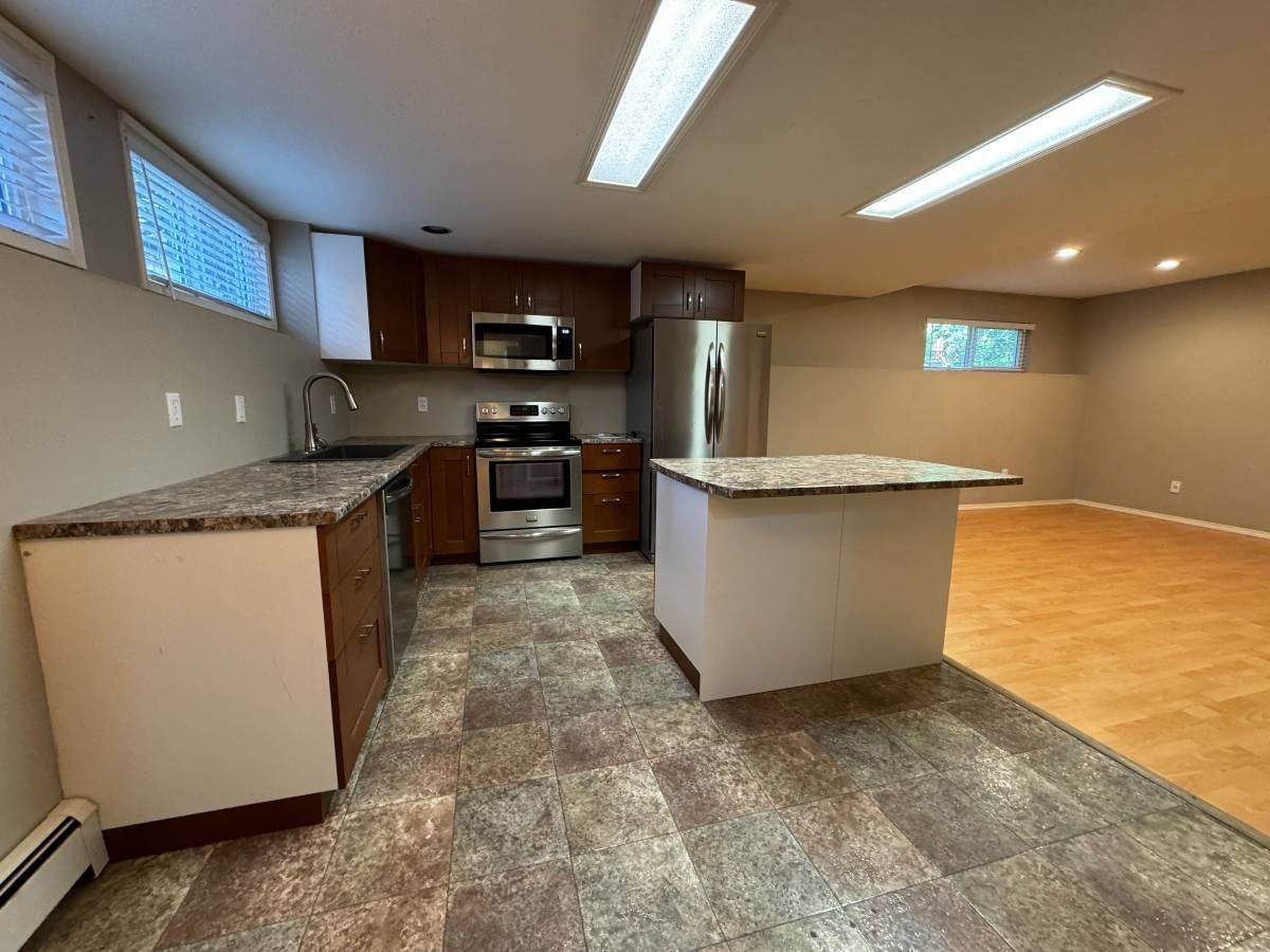 20927 115 Avenue - Photo 2 of 15