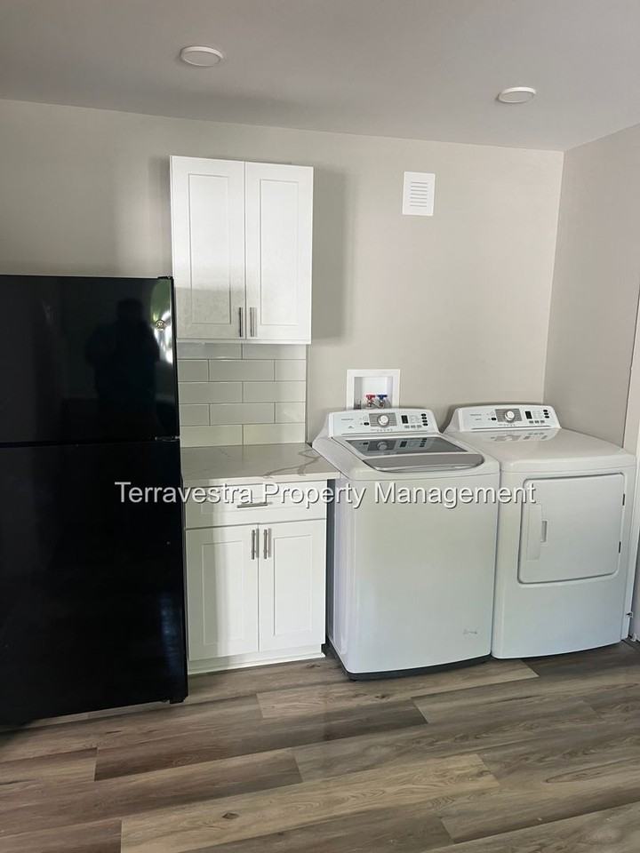 232 West Green Street - Photo 2 of 17