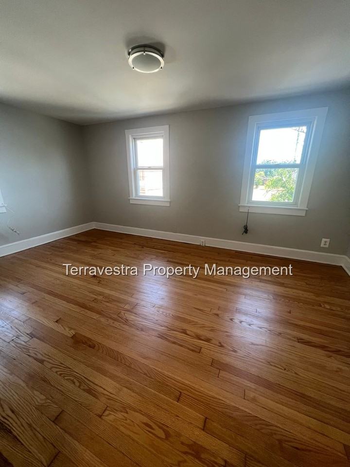 232 West Green Street - Photo 5 of 17