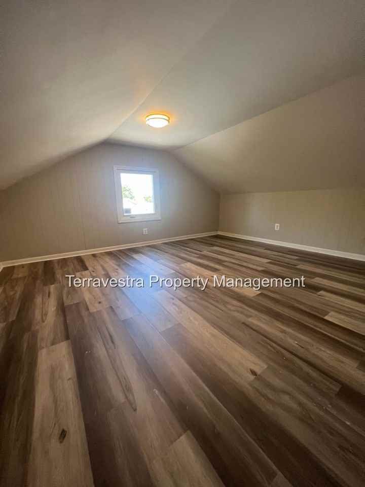 232 West Green Street - Photo 6 of 17