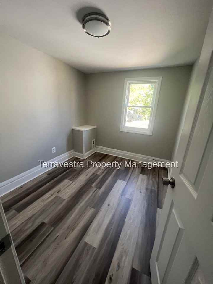 232 West Green Street - Photo 7 of 17