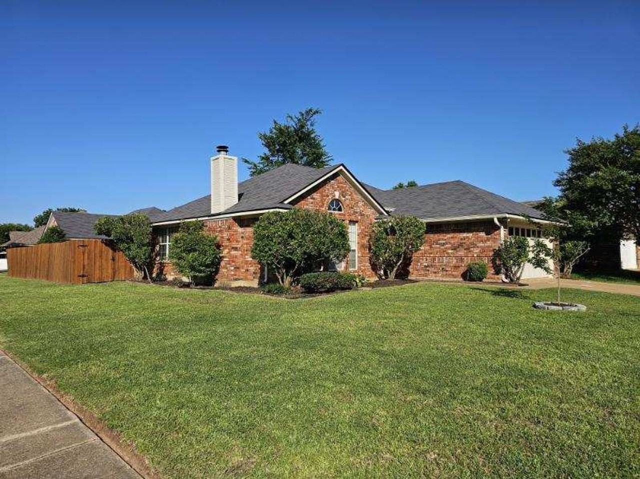 5901 Pampus Ln - Photo 3 of 40