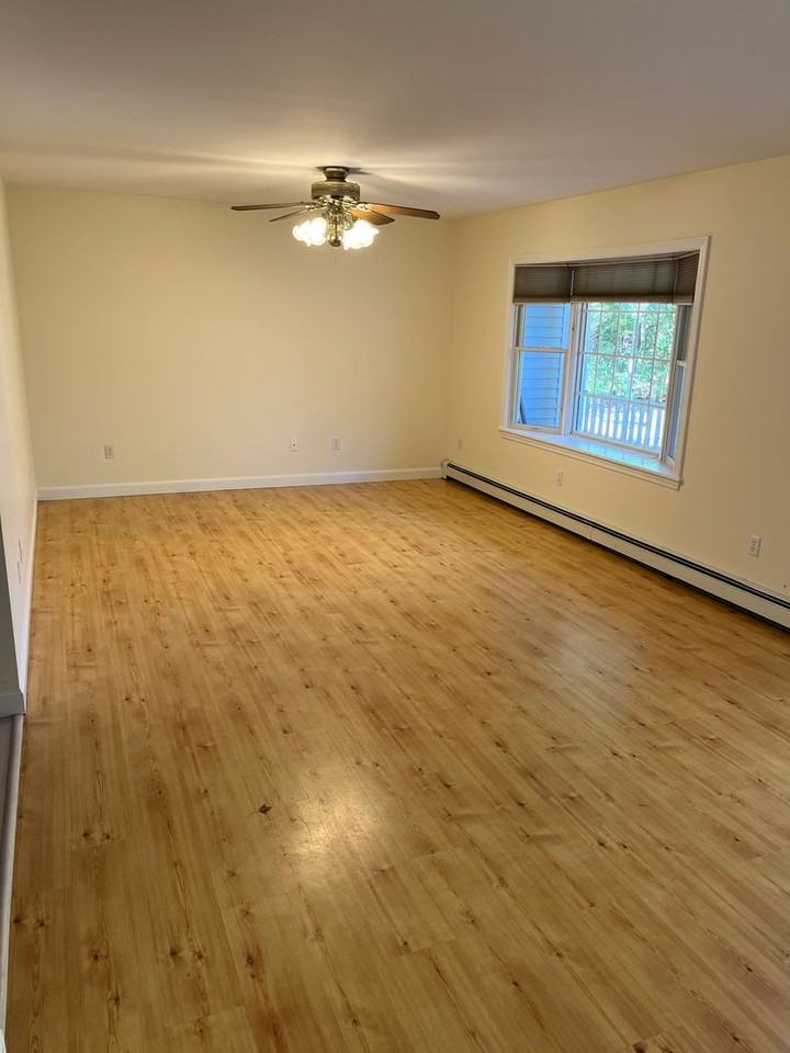 4 Tinkham Ln - Photo 2 of 14