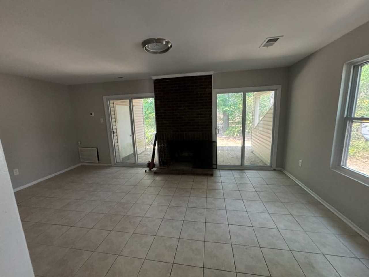 1304 Bromley Est - Photo 3 of 10