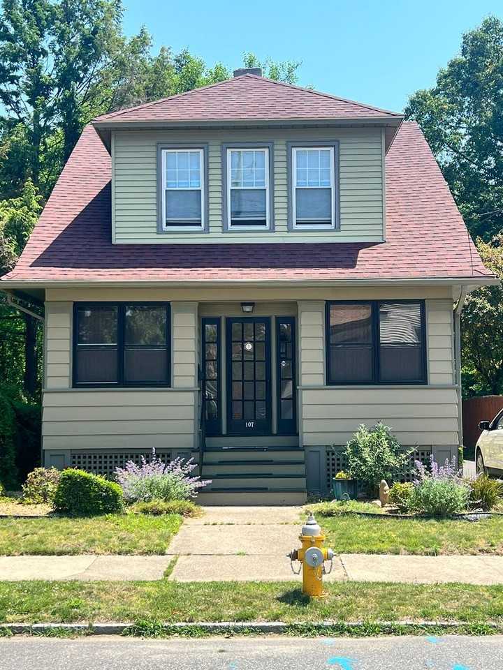 107 Sylvan St - Photo 2 of 32