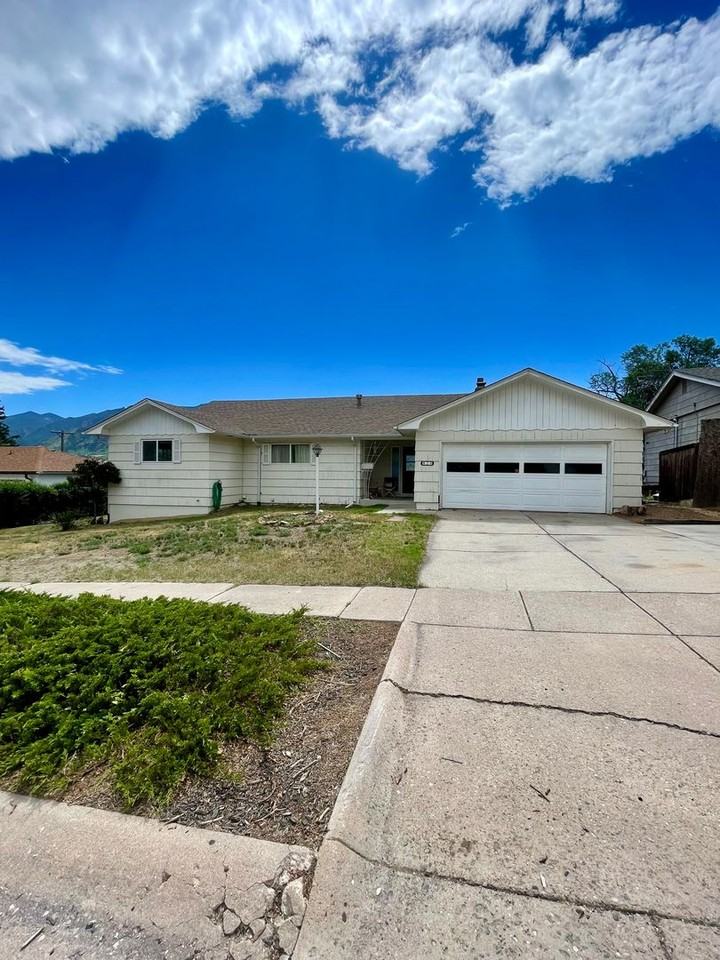 824 Panorama Drive - Photo 2 of 33