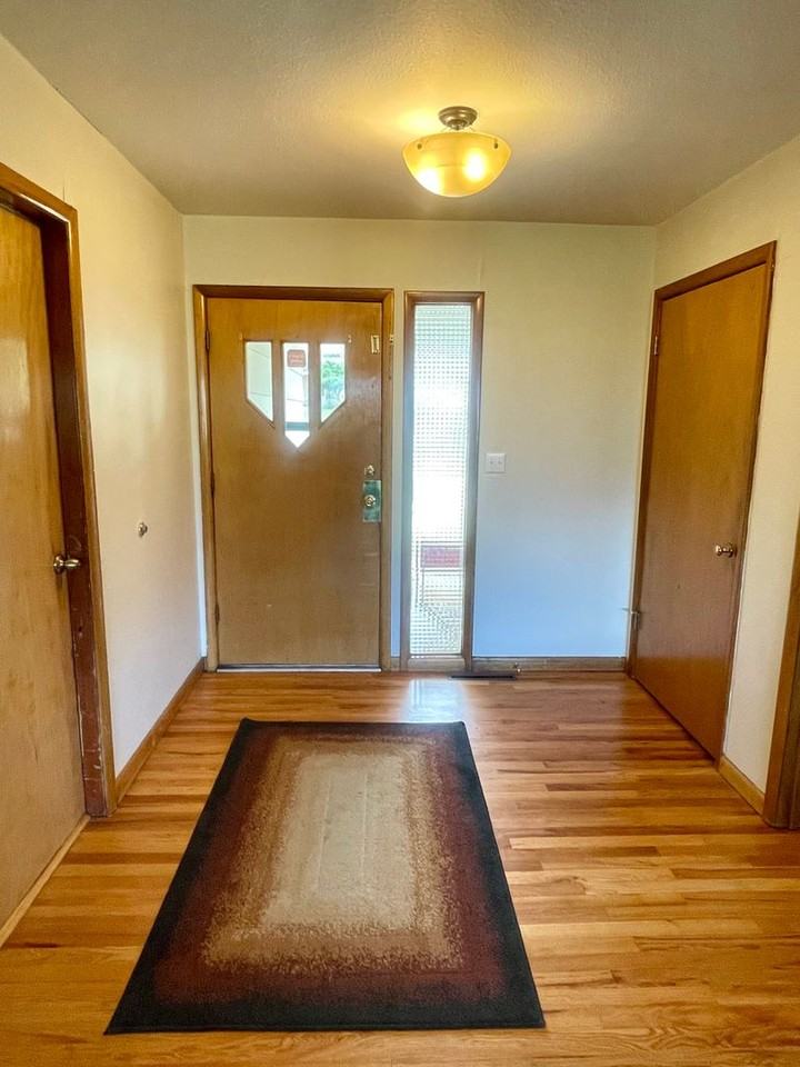 824 Panorama Drive - Photo 3 of 33