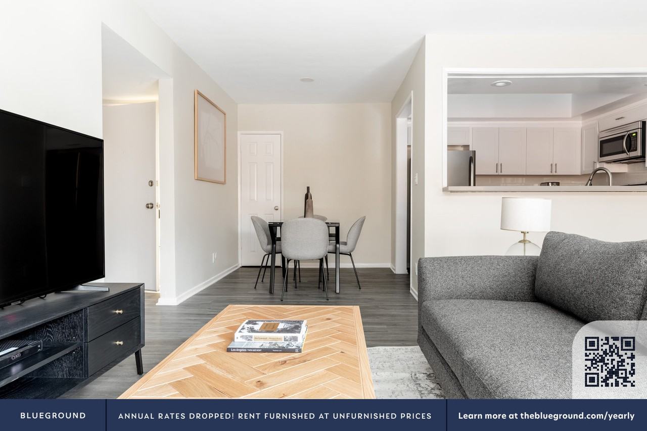 312 South Willaman Drive - Photo 4 of 40