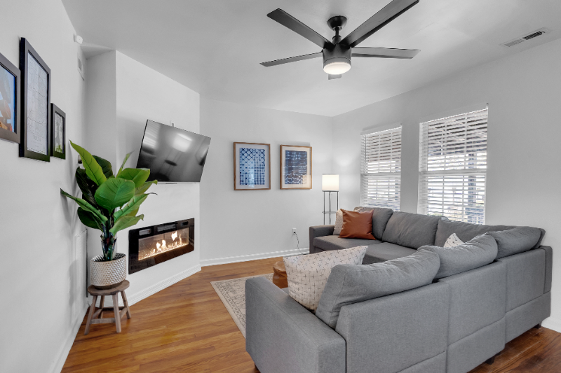 203 N Union Ave - Photo 3 of 15