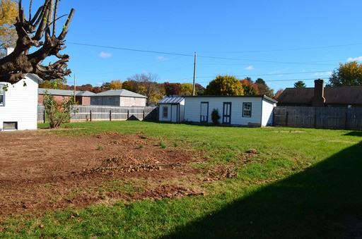 204 Morgan Ave - Photo 3 of 15