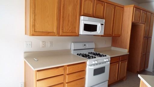 735 Divot Dr - Photo 3 of 21